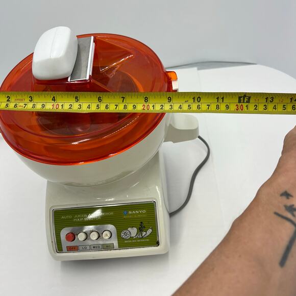 Vintage Sanyo Juicer Juice Electric Extractor Pulp Ejector (SJ-5400) - Picture 13 of 14